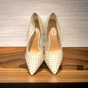 Steve Madden High Heel off white spike 8.5 Woman